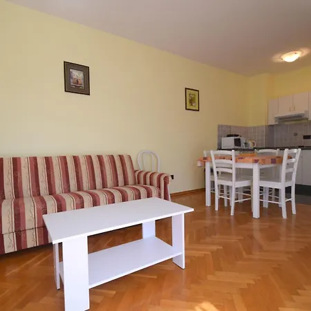 Luka 1 By Interhome Апартаменты Малинска